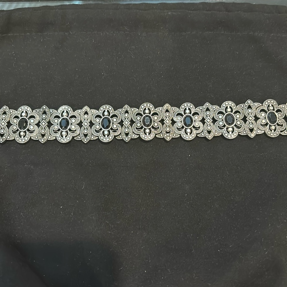 Adjustable choker!  Fun for summer!